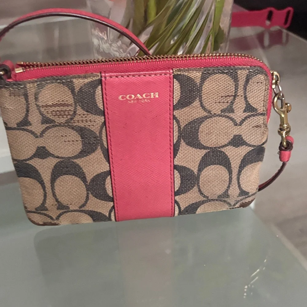 Coach Leather Wristlet wallet - Picture 1 of 8